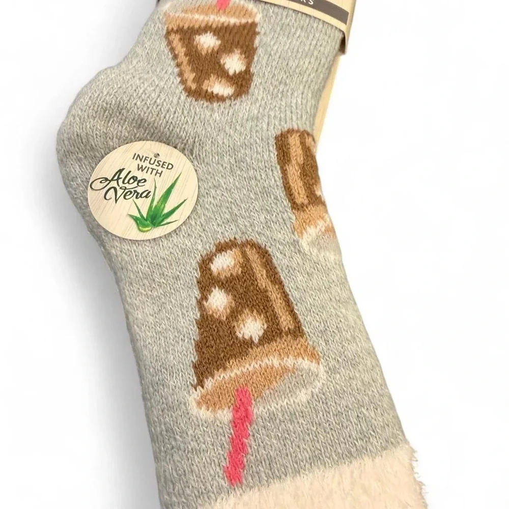 SofSole Fireside Cozy Lodge Socks Aloe Vera Infused Iced Coffee Gray NWT 5-10